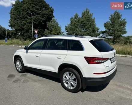 Білий Шкода Kodiaq, об'ємом двигуна 1.97 л та пробігом 215 тис. км за 31950 $, фото 7 на Automoto.ua