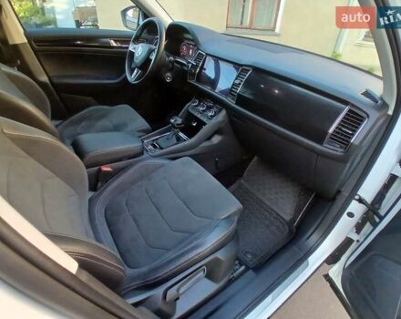 Белый Шкода Kodiaq, объемом двигателя 1.98 л и пробегом 38 тыс. км за 27500 $, фото 27 на Automoto.ua