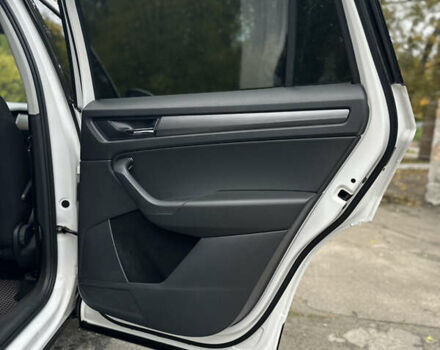 Білий Шкода Kodiaq, об'ємом двигуна 1.97 л та пробігом 200 тис. км за 24950 $, фото 16 на Automoto.ua