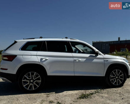 Білий Шкода Kodiaq, об'ємом двигуна 2 л та пробігом 198 тис. км за 25800 $, фото 3 на Automoto.ua