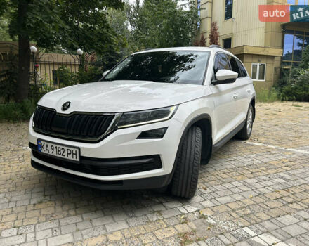 Белый Шкода Kodiaq, объемом двигателя 1.98 л и пробегом 229 тыс. км за 21500 $, фото 4 на Automoto.ua