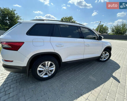 Белый Шкода Kodiaq, объемом двигателя 0 л и пробегом 300 тыс. км за 22500 $, фото 3 на Automoto.ua