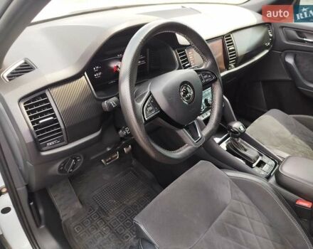 Белый Шкода Kodiaq, объемом двигателя 1.97 л и пробегом 159 тыс. км за 34900 $, фото 12 на Automoto.ua