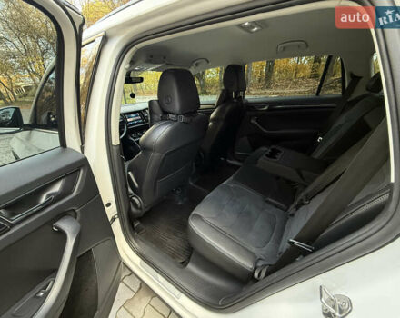 Білий Шкода Kodiaq, об'ємом двигуна 1.97 л та пробігом 79 тис. км за 31000 $, фото 3 на Automoto.ua