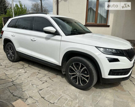 Белый Шкода Kodiaq, объемом двигателя 1.97 л и пробегом 51 тыс. км за 32700 $, фото 7 на Automoto.ua