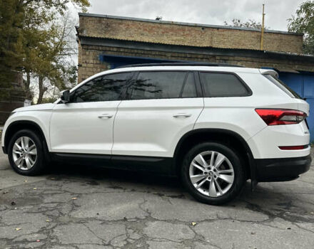 Білий Шкода Kodiaq, об'ємом двигуна 1.97 л та пробігом 200 тис. км за 24950 $, фото 3 на Automoto.ua
