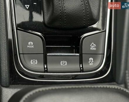 Белый Шкода Kodiaq, объемом двигателя 1.97 л и пробегом 154 тыс. км за 27000 $, фото 28 на Automoto.ua