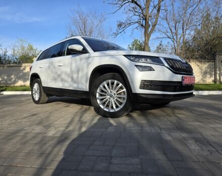 Белый Шкода Kodiaq, объемом двигателя 2 л и пробегом 187 тыс. км за 28800 $, фото 3 на Automoto.ua
