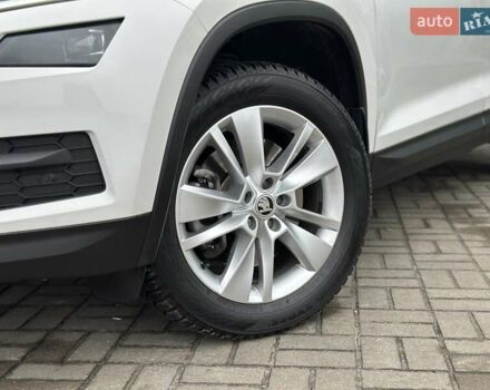 Белый Шкода Kodiaq, объемом двигателя 1.97 л и пробегом 154 тыс. км за 27000 $, фото 4 на Automoto.ua