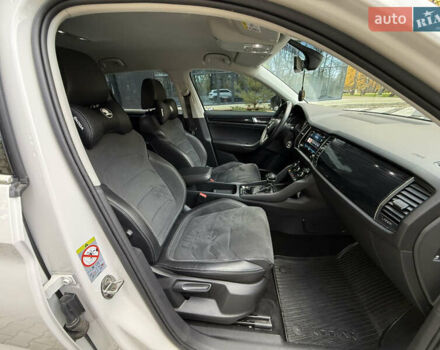 Білий Шкода Kodiaq, об'ємом двигуна 1.97 л та пробігом 79 тис. км за 31000 $, фото 11 на Automoto.ua