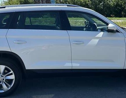 Білий Шкода Kodiaq, об'ємом двигуна 1.97 л та пробігом 215 тис. км за 31950 $, фото 8 на Automoto.ua
