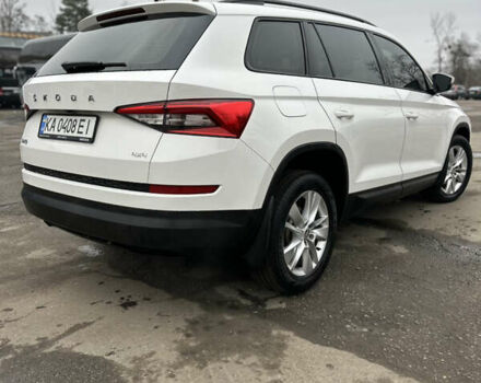 Белый Шкода Kodiaq, объемом двигателя 1.97 л и пробегом 200 тыс. км за 23000 $, фото 4 на Automoto.ua