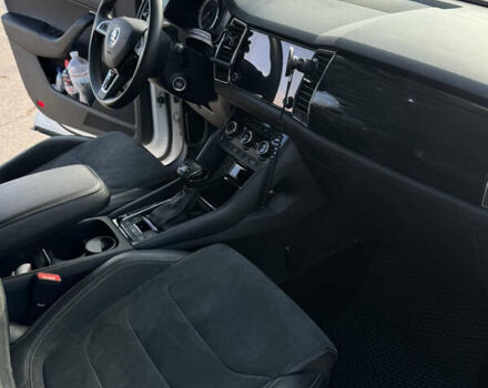 Шкода Kodiaq 2019 у Харкові на Automoto.ua Білий Шкода Kodiaq, об'ємом двигуна 1.98 л та пробігом 99 тис. км за 29000 $, фото 20 на Automoto.ua