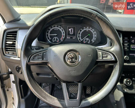 Белый Шкода Kodiaq, объемом двигателя 0 л и пробегом 300 тыс. км за 22500 $, фото 13 на Automoto.ua