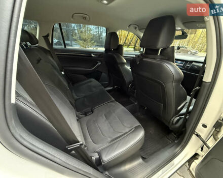 Білий Шкода Kodiaq, об'ємом двигуна 1.97 л та пробігом 79 тис. км за 31000 $, фото 6 на Automoto.ua