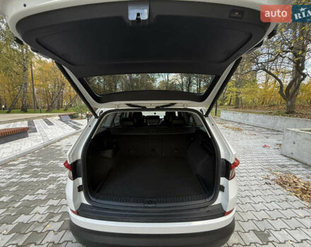 Білий Шкода Kodiaq, об'ємом двигуна 1.97 л та пробігом 79 тис. км за 31000 $, фото 2 на Automoto.ua