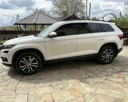 Белый Шкода Kodiaq, объемом двигателя 1.97 л и пробегом 51 тыс. км за 32700 $, фото 3 на Automoto.ua