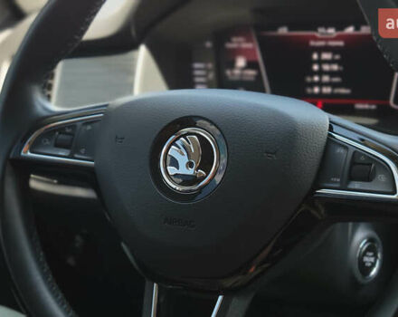 Білий Шкода Kodiaq, об'ємом двигуна 1.97 л та пробігом 100 тис. км за 31500 $, фото 5 на Automoto.ua