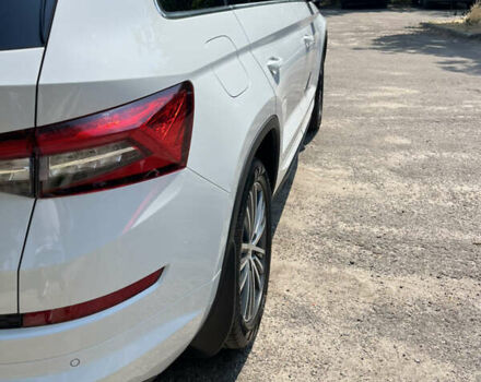 Білий Шкода Kodiaq, об'ємом двигуна 1.97 л та пробігом 182 тис. км за 33500 $, фото 4 на Automoto.ua