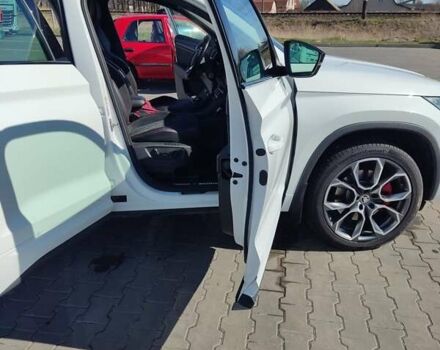 Білий Шкода Kodiaq, об'ємом двигуна 1.97 л та пробігом 160 тис. км за 35999 $, фото 2 на Automoto.ua