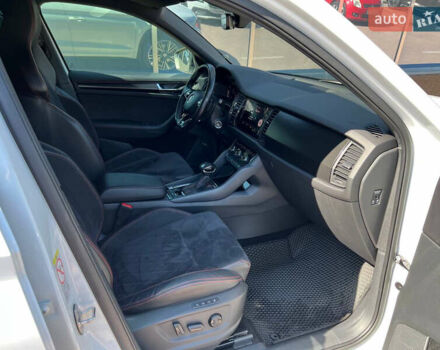 Білий Шкода Kodiaq, об'ємом двигуна 2 л та пробігом 122 тис. км за 39800 $, фото 33 на Automoto.ua