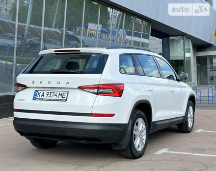 Белый Шкода Kodiaq, объемом двигателя 2 л и пробегом 104 тыс. км за 23700 $, фото 4 на Automoto.ua