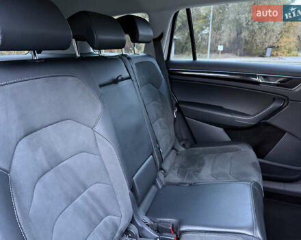 Белый Шкода Kodiaq, объемом двигателя 1.98 л и пробегом 95 тыс. км за 26699 $, фото 30 на Automoto.ua