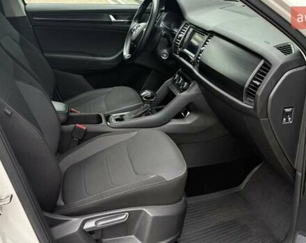 Білий Шкода Kodiaq, об'ємом двигуна 1.98 л та пробігом 131 тис. км за 24205 $, фото 5 на Automoto.ua