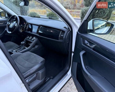 Белый Шкода Kodiaq, объемом двигателя 1.98 л и пробегом 95 тыс. км за 26699 $, фото 31 на Automoto.ua