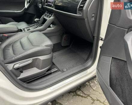 Белый Шкода Kodiaq, объемом двигателя 1.97 л и пробегом 237 тыс. км за 26500 $, фото 73 на Automoto.ua