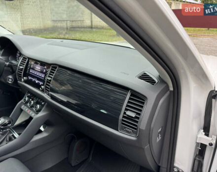 Белый Шкода Kodiaq, объемом двигателя 1.97 л и пробегом 237 тыс. км за 26500 $, фото 72 на Automoto.ua