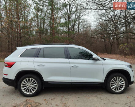 Белый Шкода Kodiaq, объемом двигателя 1.98 л и пробегом 74 тыс. км за 29500 $, фото 4 на Automoto.ua