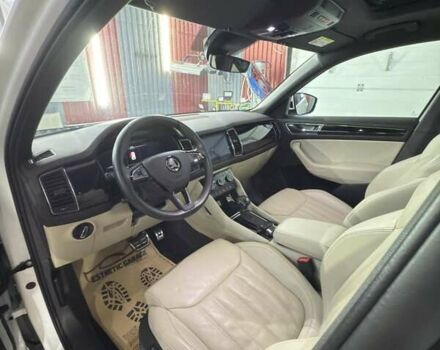 Білий Шкода Kodiaq, об'ємом двигуна 1.97 л та пробігом 190 тис. км за 30950 $, фото 55 на Automoto.ua