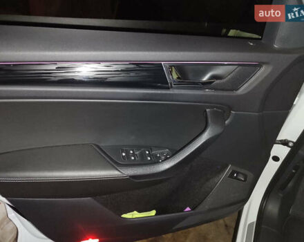 Белый Шкода Kodiaq, объемом двигателя 1.98 л и пробегом 74 тыс. км за 29500 $, фото 26 на Automoto.ua