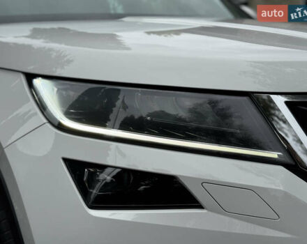 Белый Шкода Kodiaq, объемом двигателя 1.97 л и пробегом 237 тыс. км за 26500 $, фото 19 на Automoto.ua
