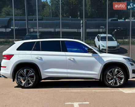 Білий Шкода Kodiaq, об'ємом двигуна 2 л та пробігом 122 тис. км за 39800 $, фото 2 на Automoto.ua