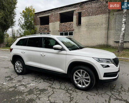Белый Шкода Kodiaq, объемом двигателя 1.97 л и пробегом 237 тыс. км за 26500 $, фото 14 на Automoto.ua