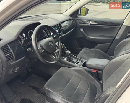 Белый Шкода Kodiaq, объемом двигателя 2 л и пробегом 225 тыс. км за 21800 $, фото 19 на Automoto.ua