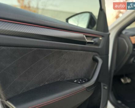 Белый Шкода Kodiaq, объемом двигателя 2 л и пробегом 195 тыс. км за 34999 $, фото 50 на Automoto.ua