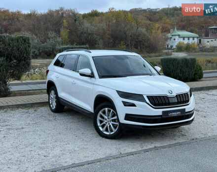 Белый Шкода Kodiaq, объемом двигателя 1.98 л и пробегом 95 тыс. км за 26699 $, фото 3 на Automoto.ua