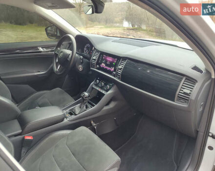 Белый Шкода Kodiaq, объемом двигателя 1.98 л и пробегом 74 тыс. км за 29500 $, фото 16 на Automoto.ua