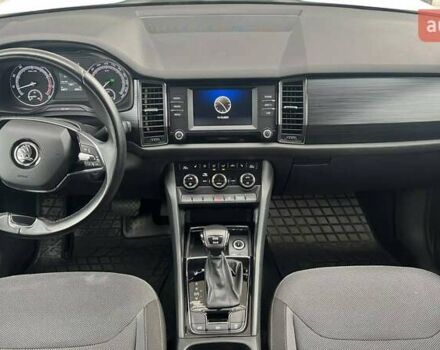 Шкода Kodiaq 2020 в Киеве на Automoto.ua Белый Шкода Kodiaq, объемом двигателя 1.98 л и пробегом 84 тыс. км за 25273 $, фото 7 на Automoto.ua