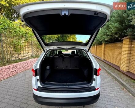 Белый Шкода Kodiaq, объемом двигателя 1.97 л и пробегом 82 тыс. км за 31900 $, фото 64 на Automoto.ua