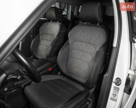Белый Шкода Kodiaq, объемом двигателя 1.97 л и пробегом 202 тыс. км за 29900 $, фото 7 на Automoto.ua