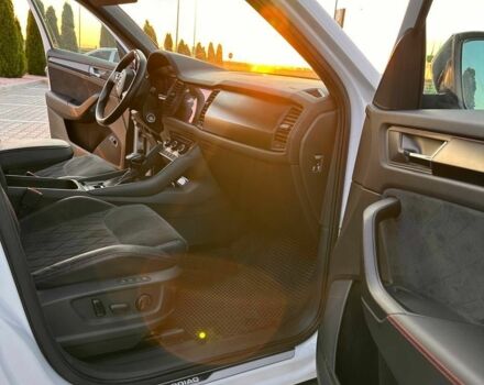 Белый Шкода Kodiaq, объемом двигателя 2 л и пробегом 123 тыс. км за 39000 $, фото 4 на Automoto.ua