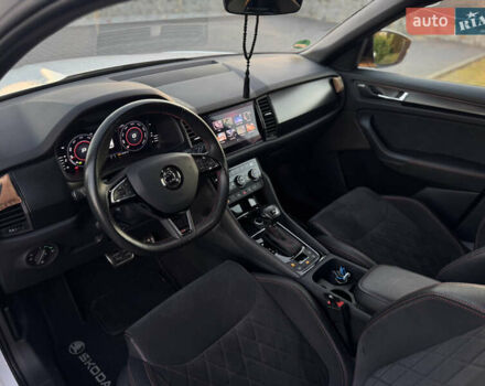 Белый Шкода Kodiaq, объемом двигателя 2 л и пробегом 195 тыс. км за 34999 $, фото 3 на Automoto.ua