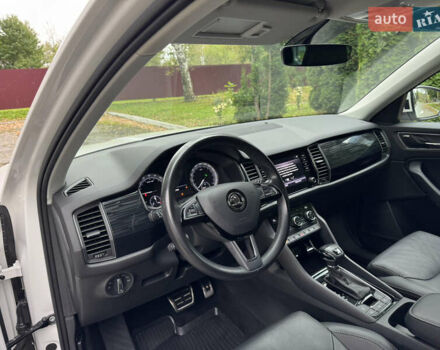 Белый Шкода Kodiaq, объемом двигателя 1.97 л и пробегом 237 тыс. км за 26500 $, фото 36 на Automoto.ua