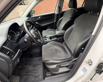 Белый Шкода Kodiaq, объемом двигателя 1.98 л и пробегом 232 тыс. км за 23000 $, фото 25 на Automoto.ua