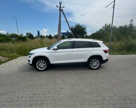 Белый Шкода Kodiaq, объемом двигателя 1.97 л и пробегом 133 тыс. км за 34867 $, фото 2 на Automoto.ua