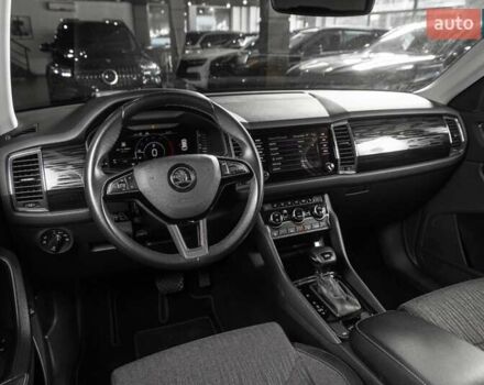 Белый Шкода Kodiaq, объемом двигателя 1.97 л и пробегом 202 тыс. км за 29900 $, фото 12 на Automoto.ua